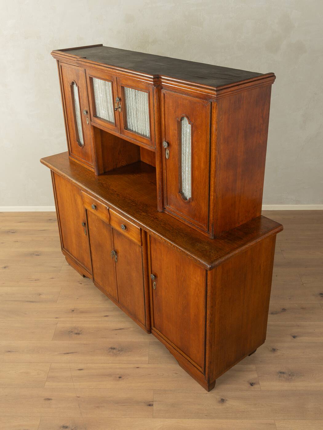Wonderful two-piece kitchen cabinet from the 1920s