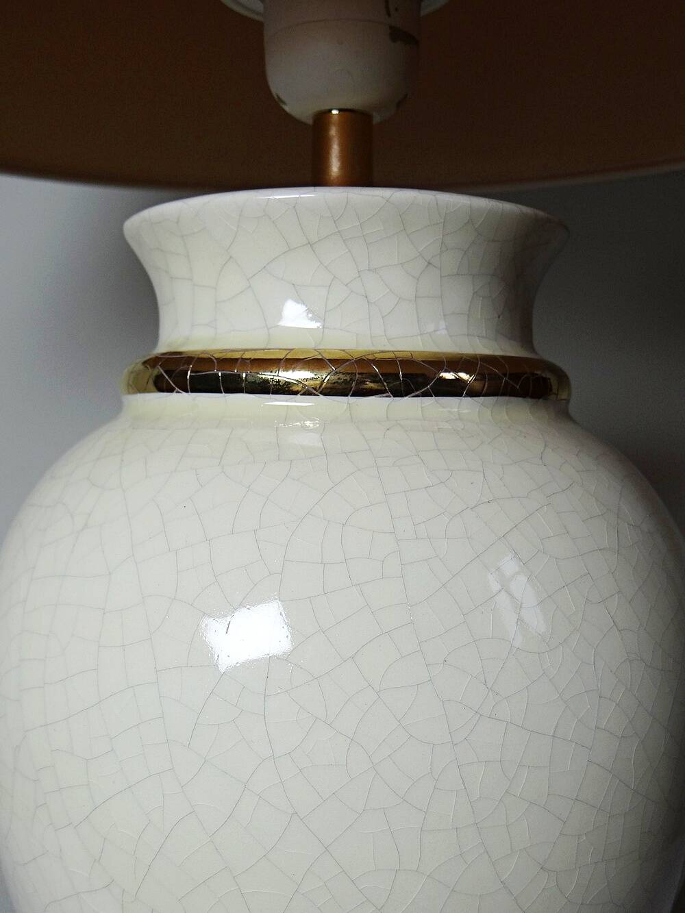 Ivory crackled earthenware lamp, in the style of vintage Le Dauphin.