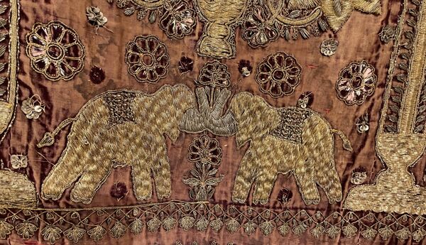 Broderie Indo Portugaise Du 18° Siècle Au Fil d'Or Sur Velours