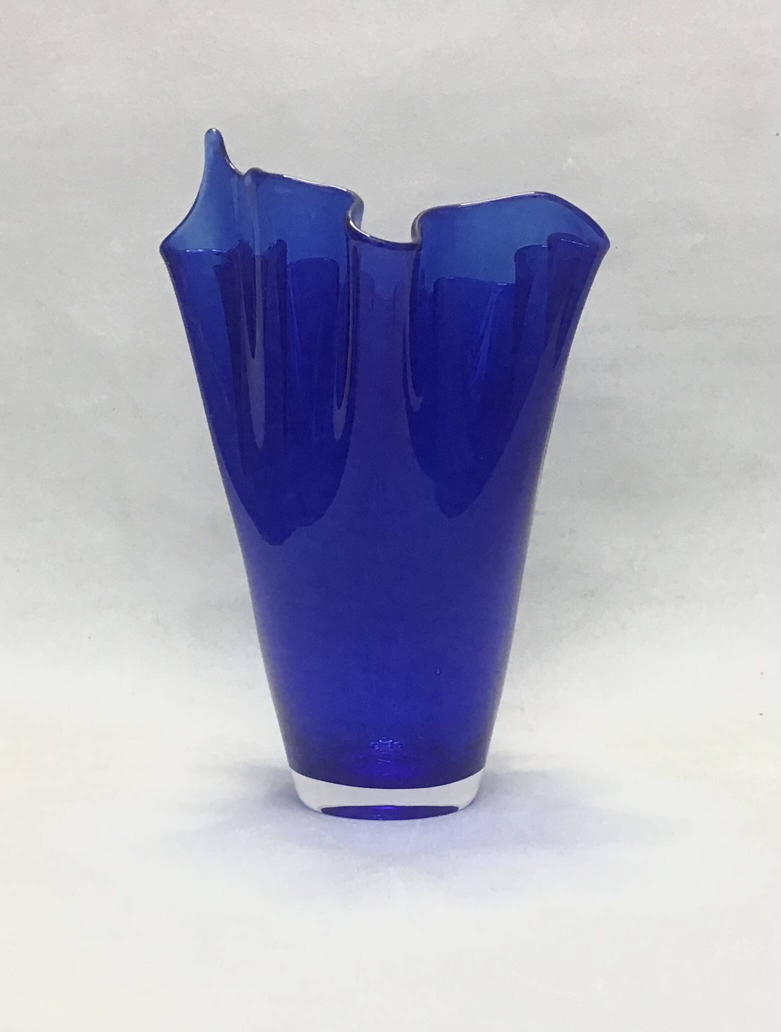 Murano - Cobalt blue glass handkerchief vase 25 cm high