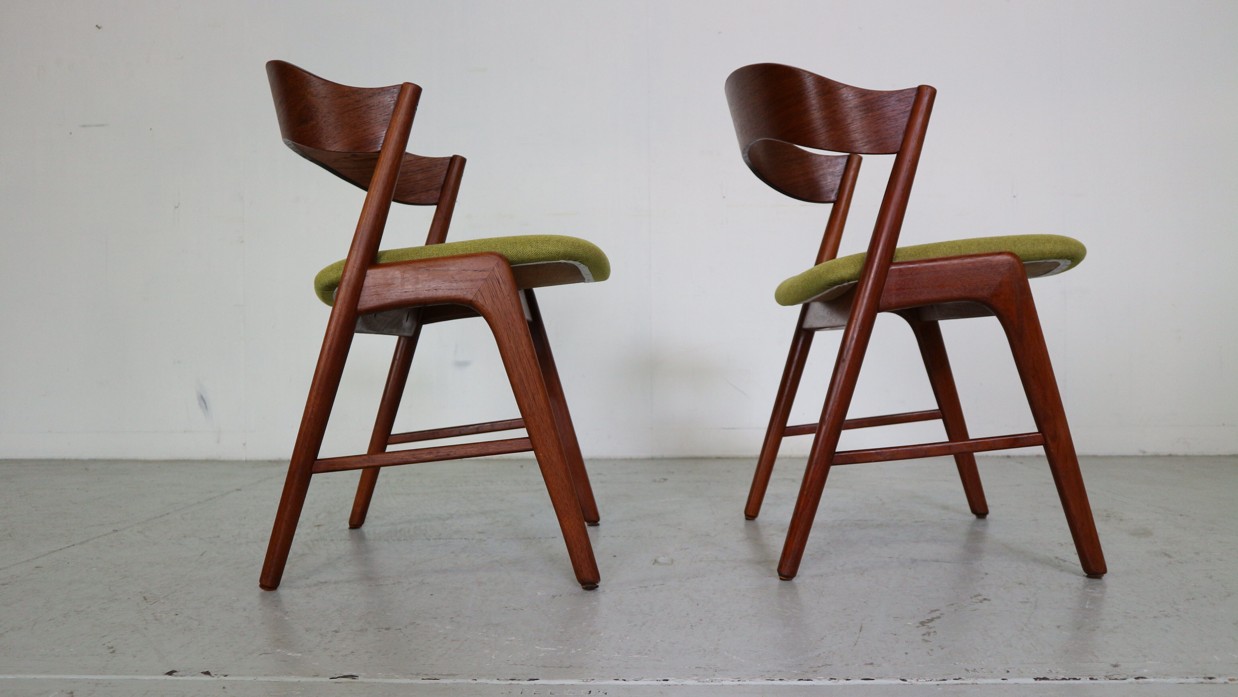 Mid- Century Set Of Two Organic Shape Teak Dinning Room Chairs, 1960 Denmark