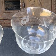 4 verres à vin art déco, motif floral ciselé, verre et cristal