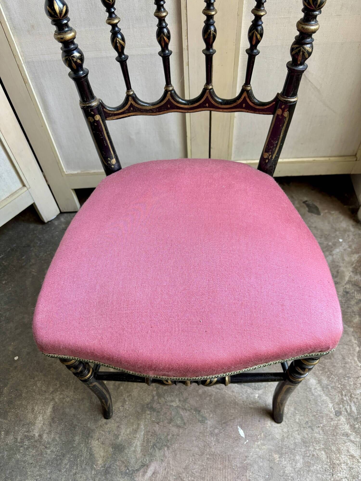 Napoleon III chair in black and gold wood and pink cotton