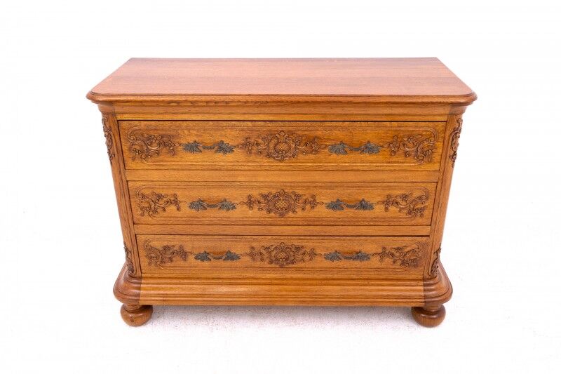 Light oak chest of drawers from the early 20th century, Western Europe. After renovation.
