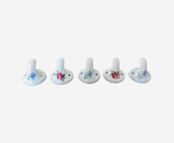 Série de 5 porte torchons motif floral en porcelaine années 30-40
