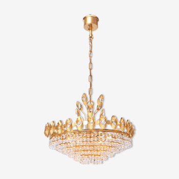 Hollywood Regency style chandelier in palwa brass and crystal