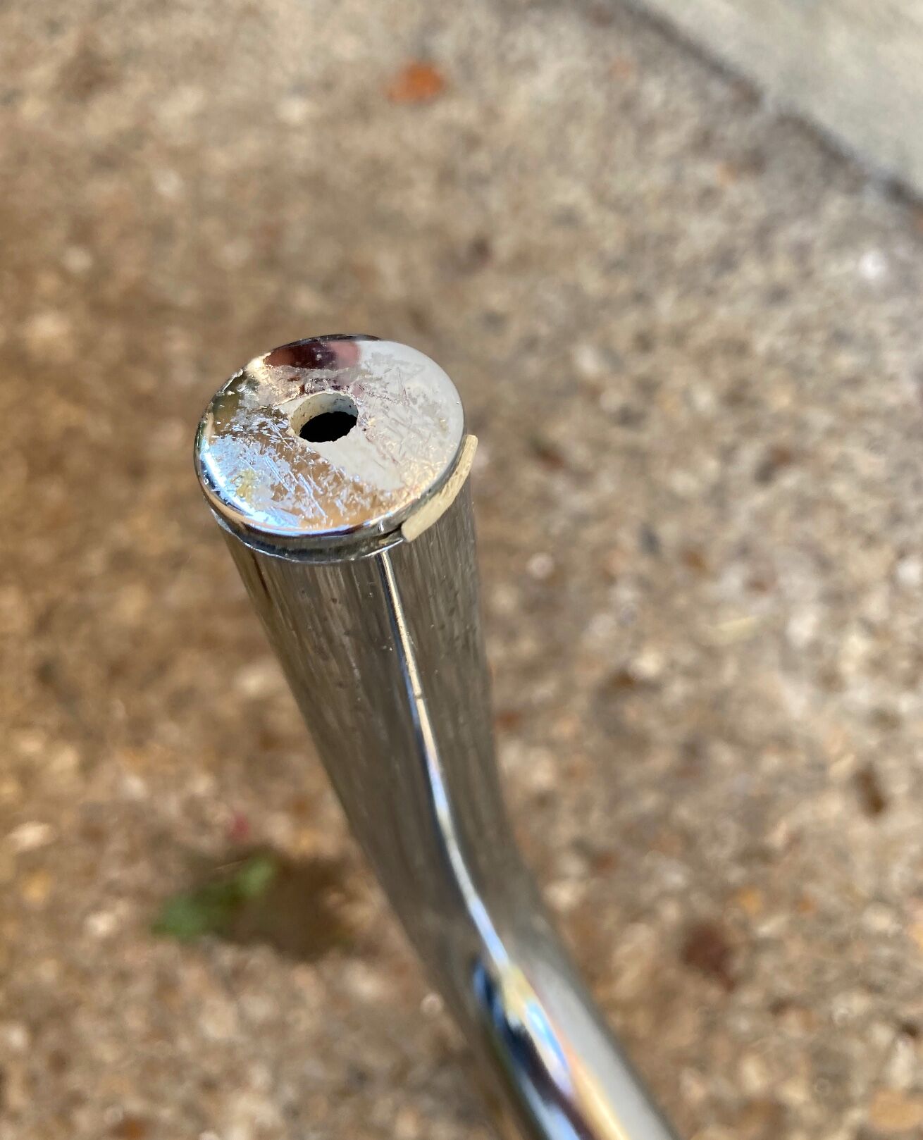 Table basse vintage en verre fumé et chrome