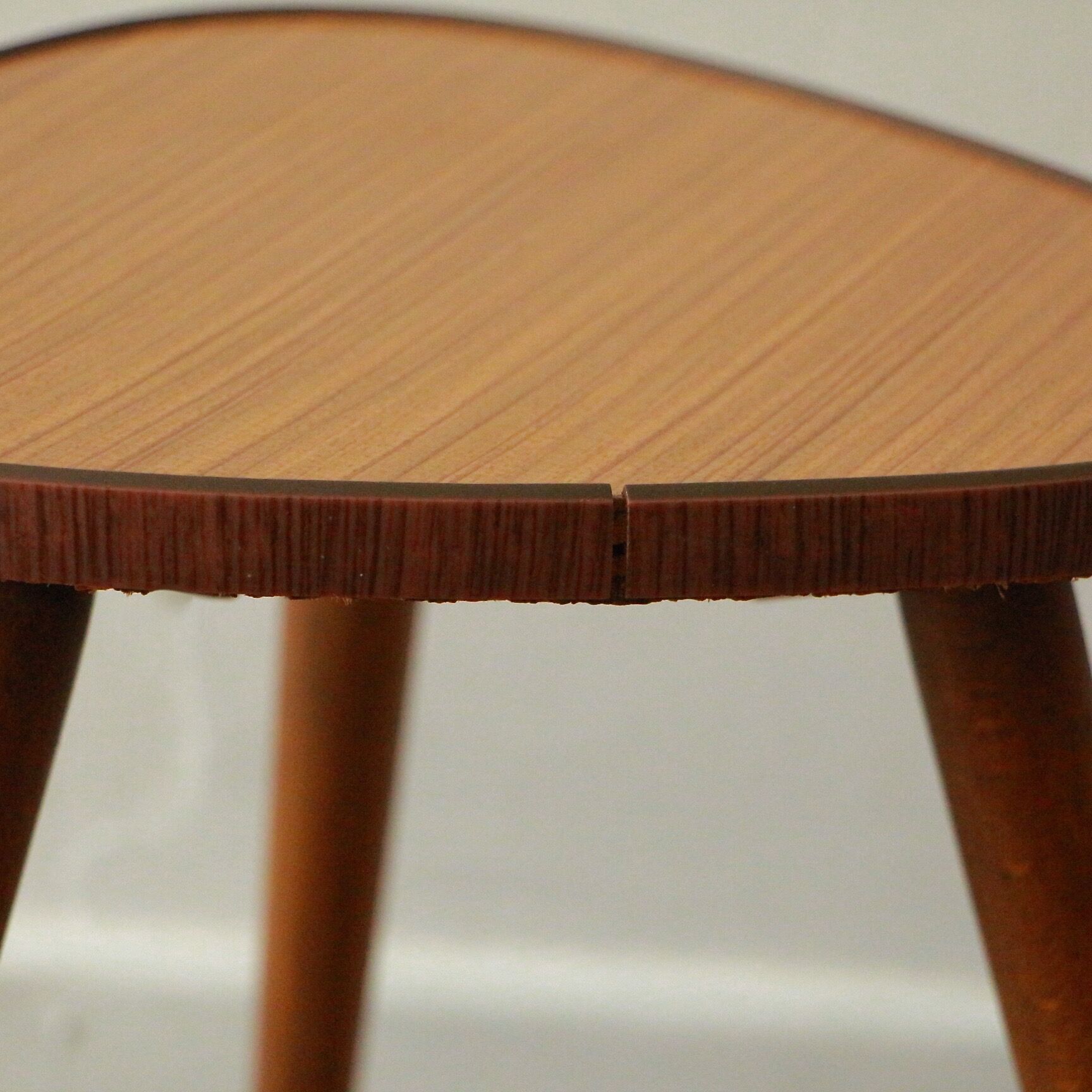 Formica tripod plant holder