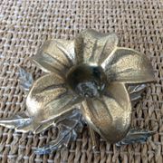 Bougeoir fleur en bronze doré