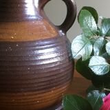 Marsh sandstone vase with handle
