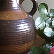Marsh sandstone vase with handle