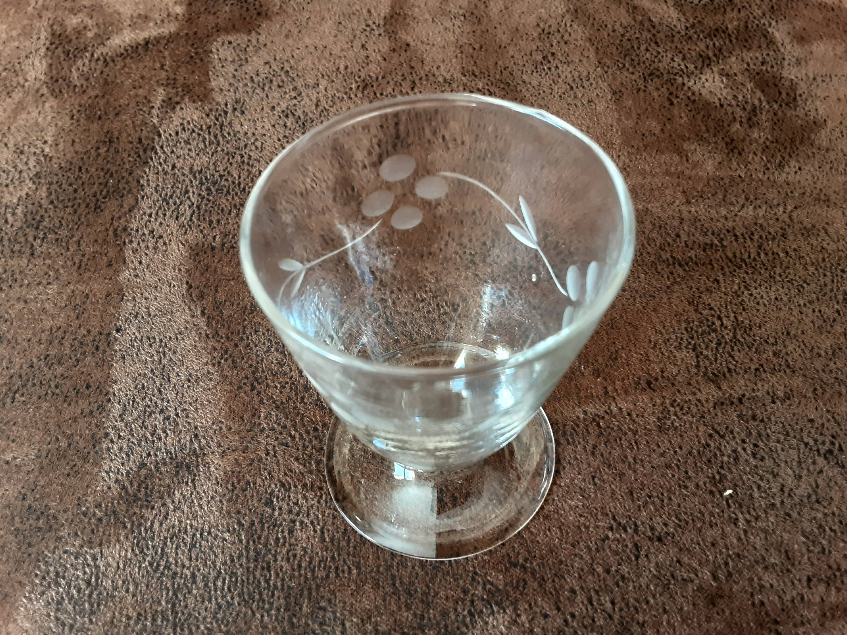 Set of 8 original digestif glasses