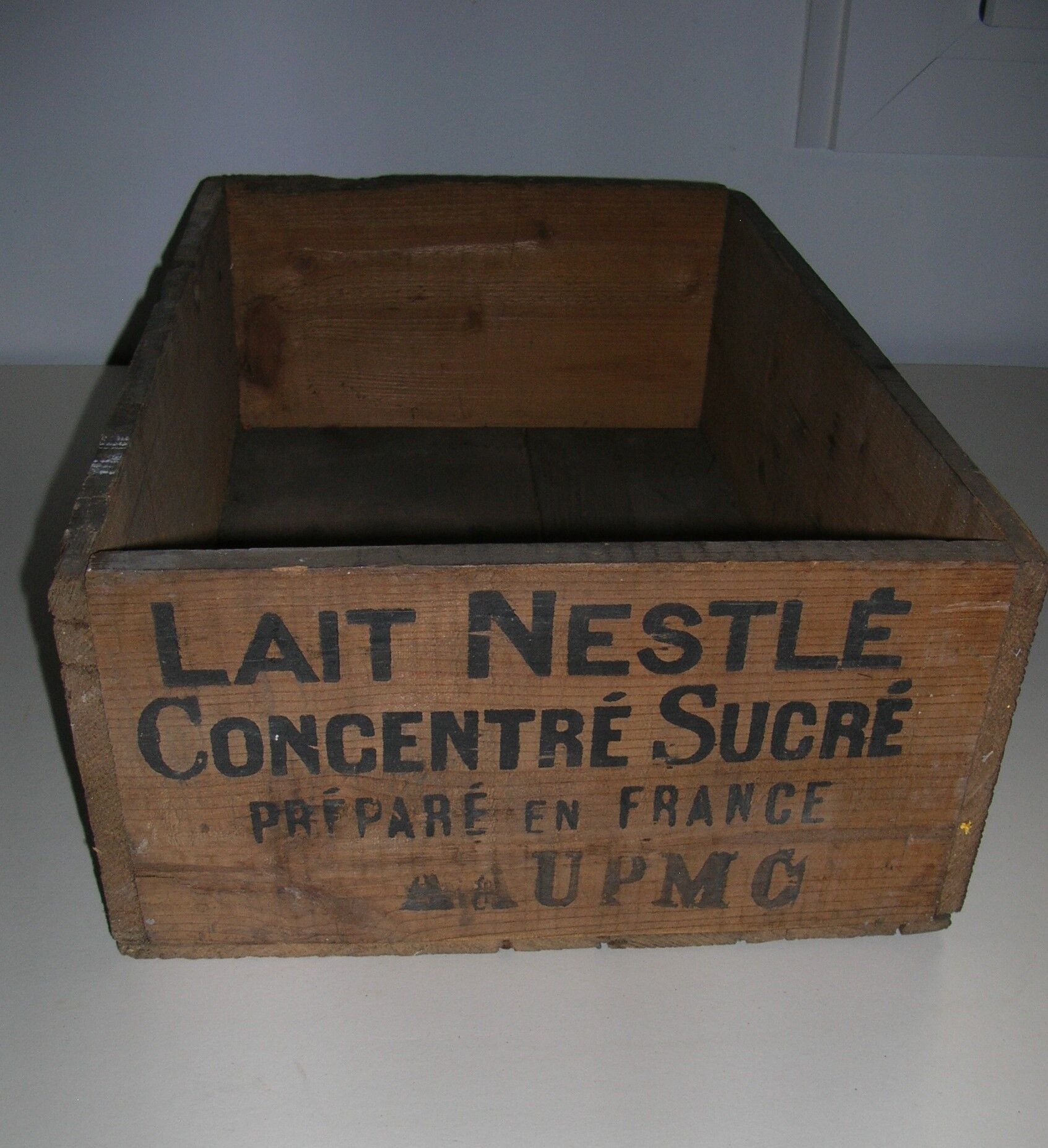 Old wooden Nesle case