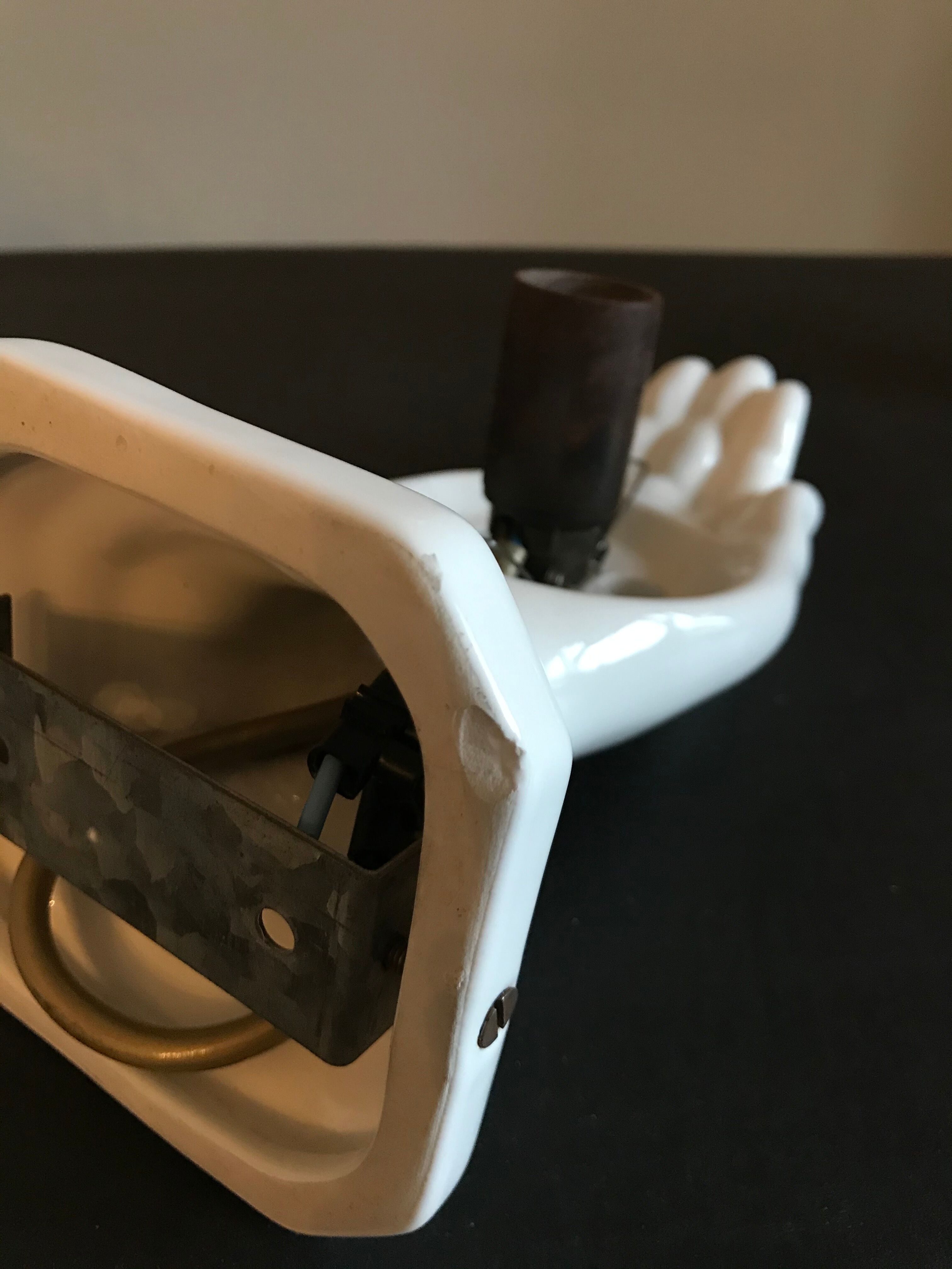 Apply hand in earthenware