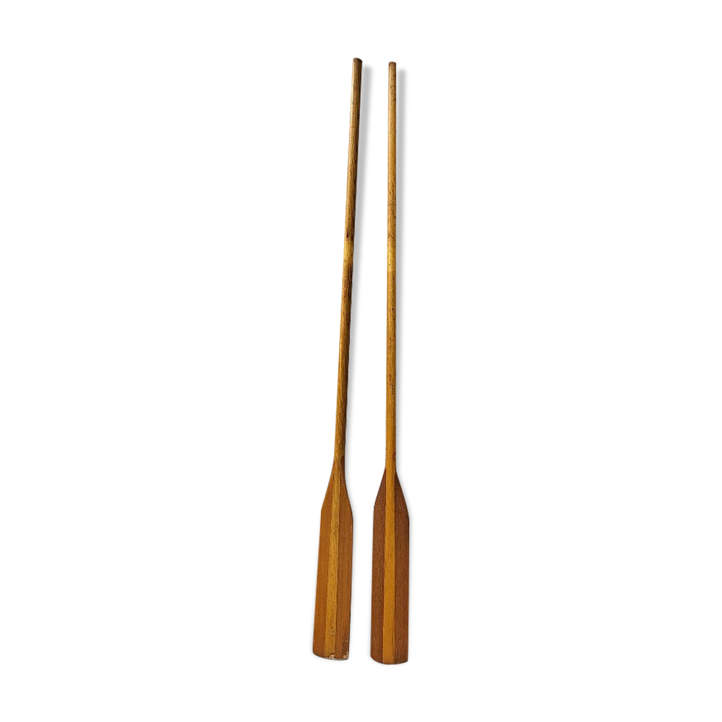 Paire de rames de bateau en bois
