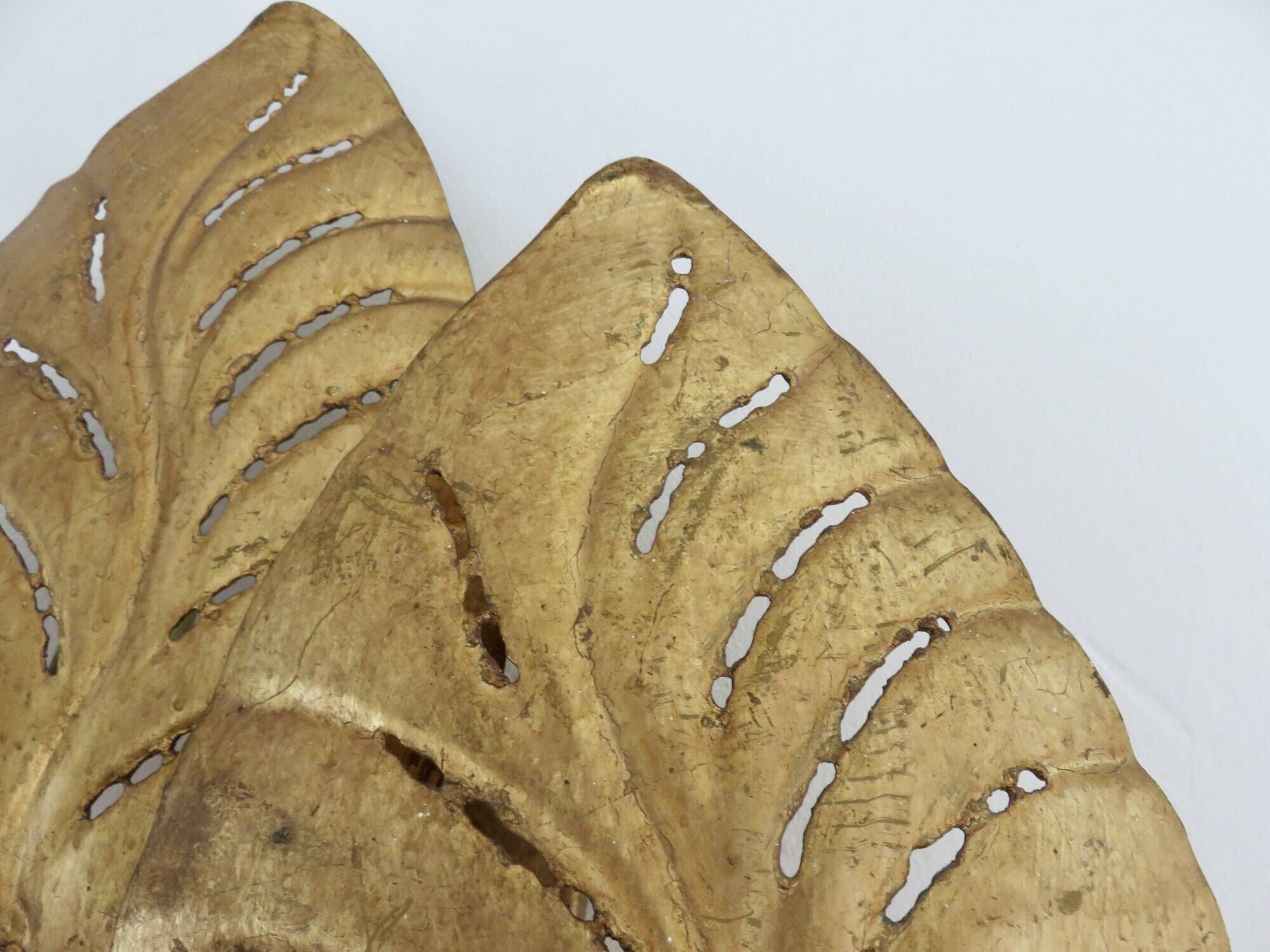Large "leaf" wall lamp in gold metal, gold leaf, 1970s, Jansen