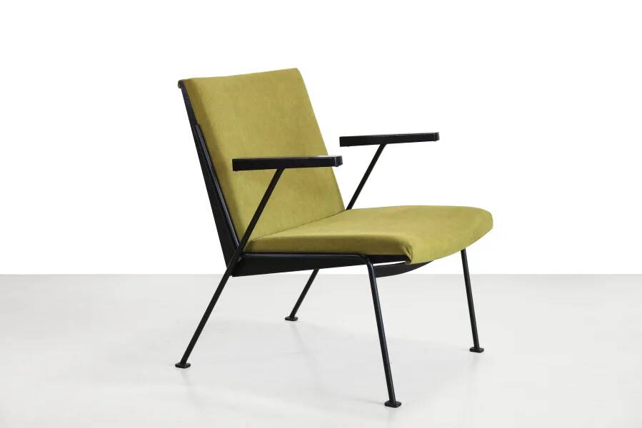 Rietveld Oase chair by Ahrend de Cirkel