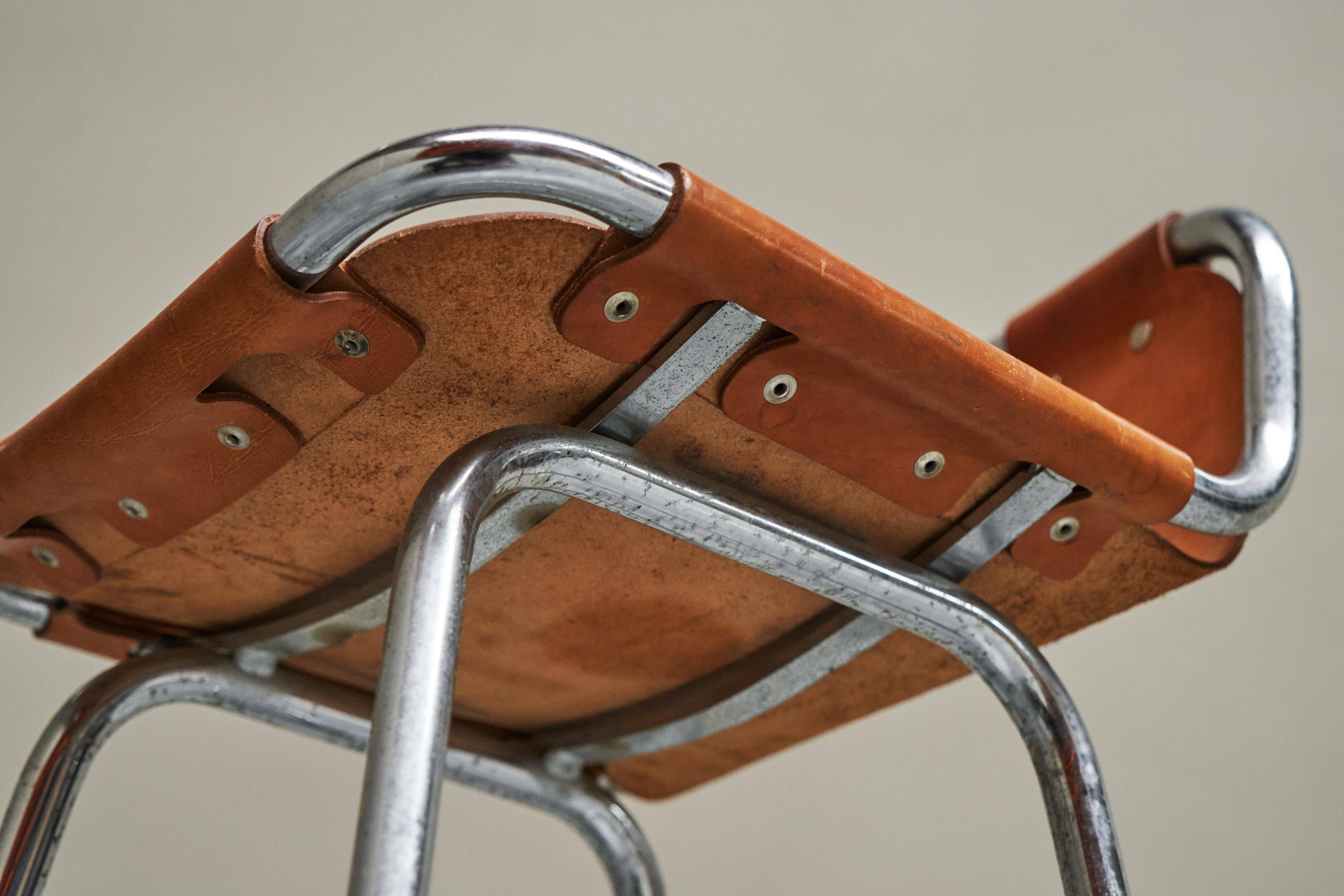 Set of 2 stools "Les Arcs" selected by Charlotte Perriand in leather.