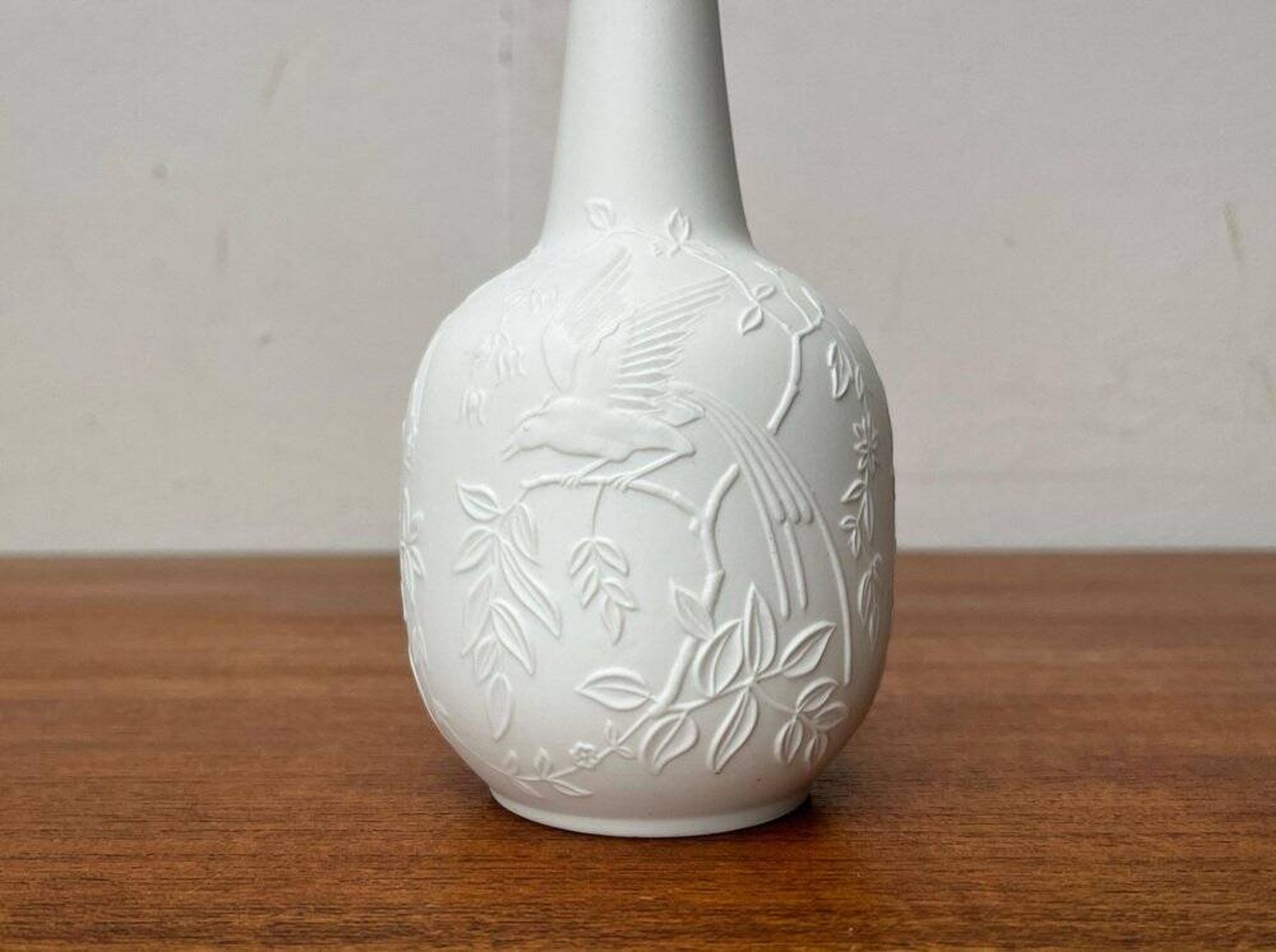 German white porcelain vase from the mid-century with bird motif by Kaiser, 1960s.