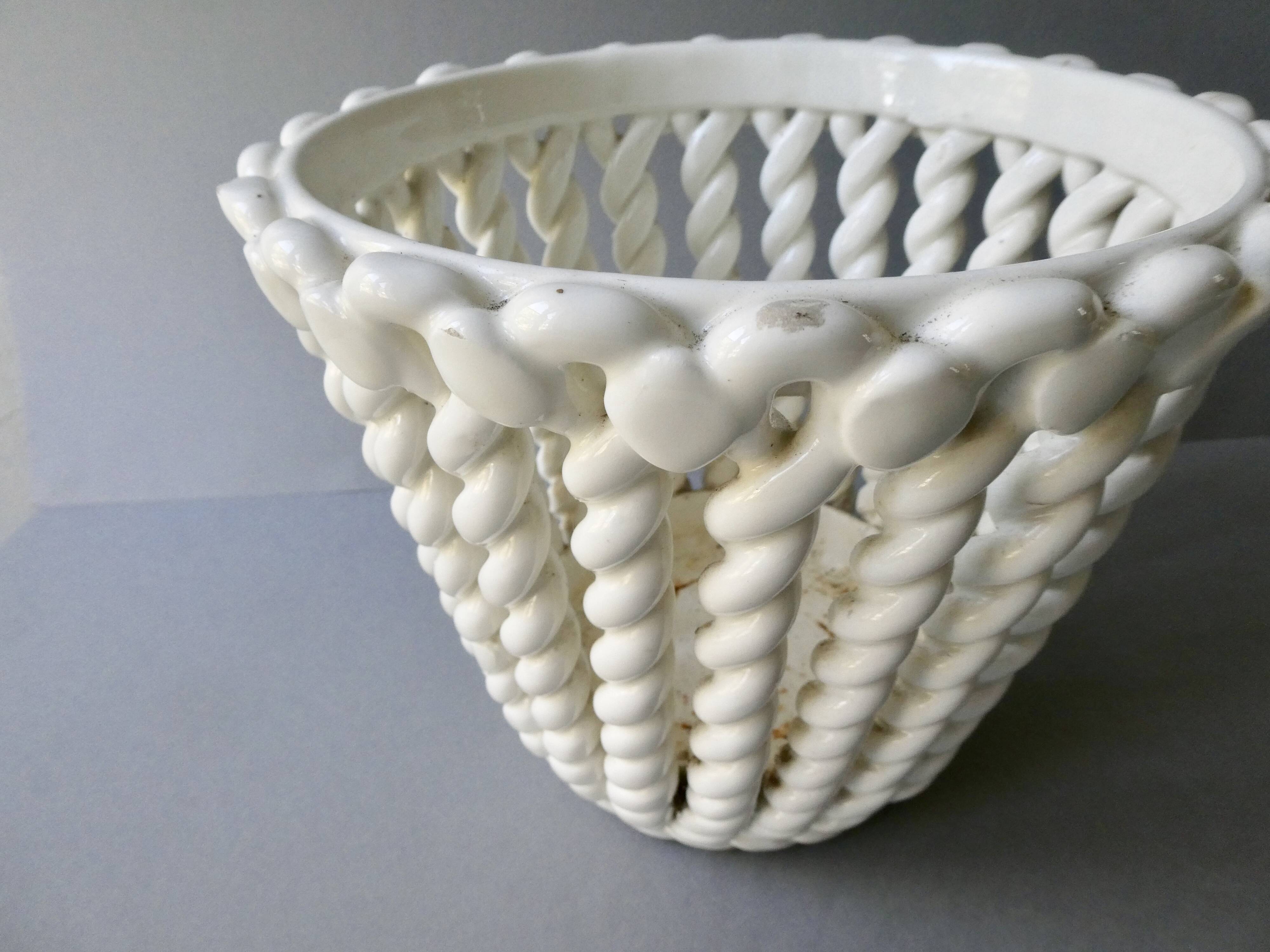Openwork and braided ceramic pot cover