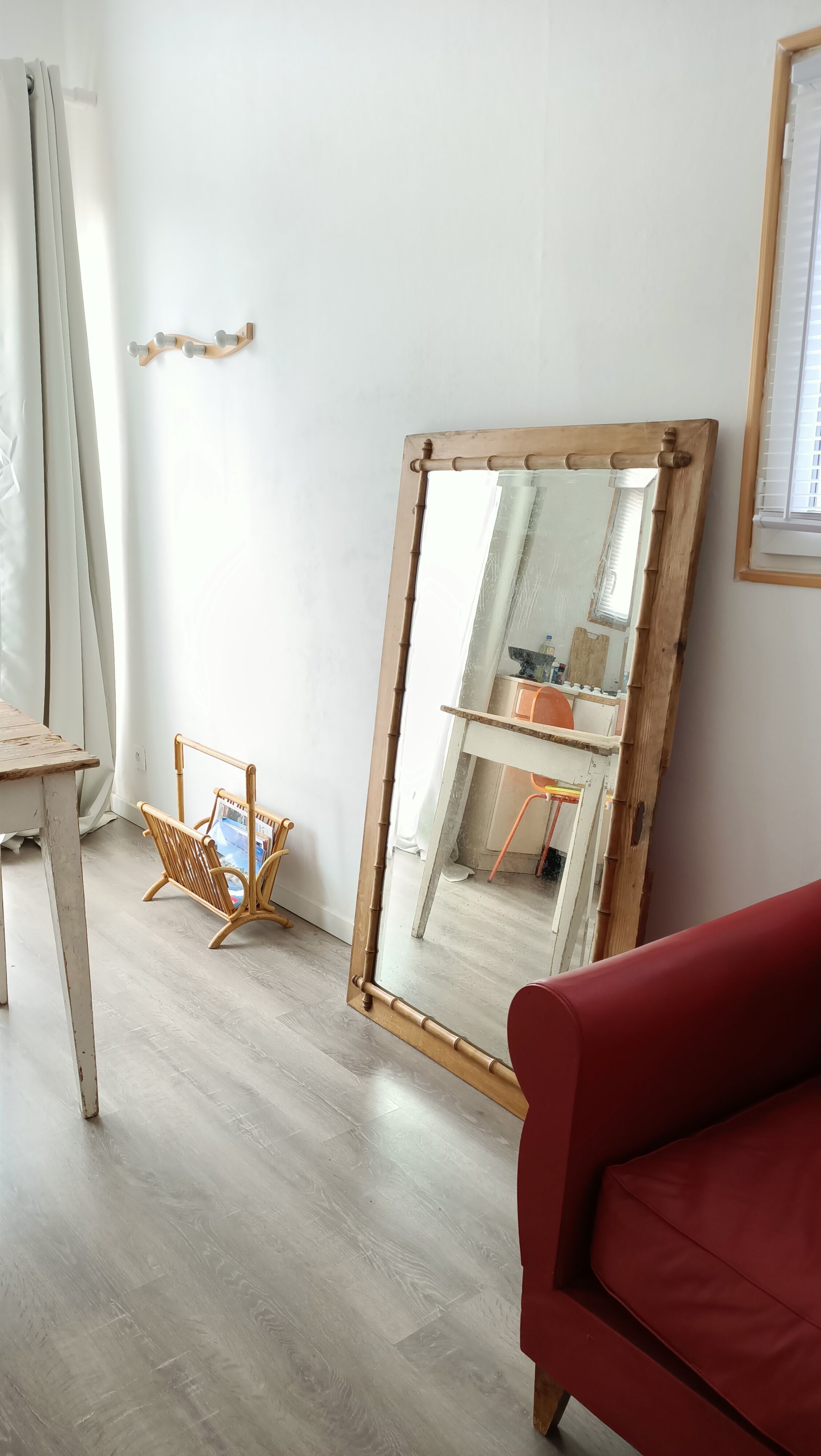 Beveled mirror
