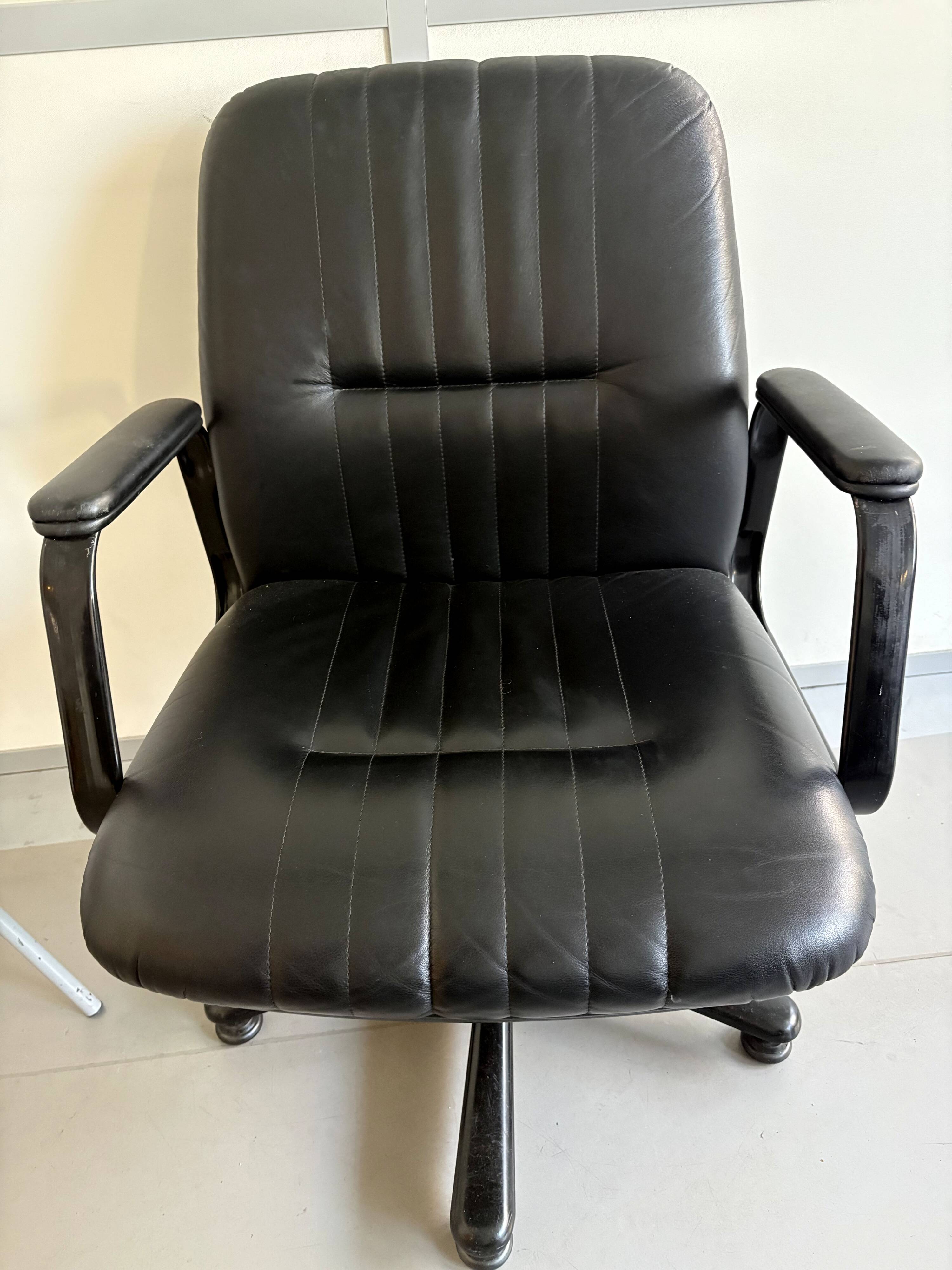 Vaghi vintage design office chair in leather