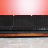Large 1970 sofa by Saporiti