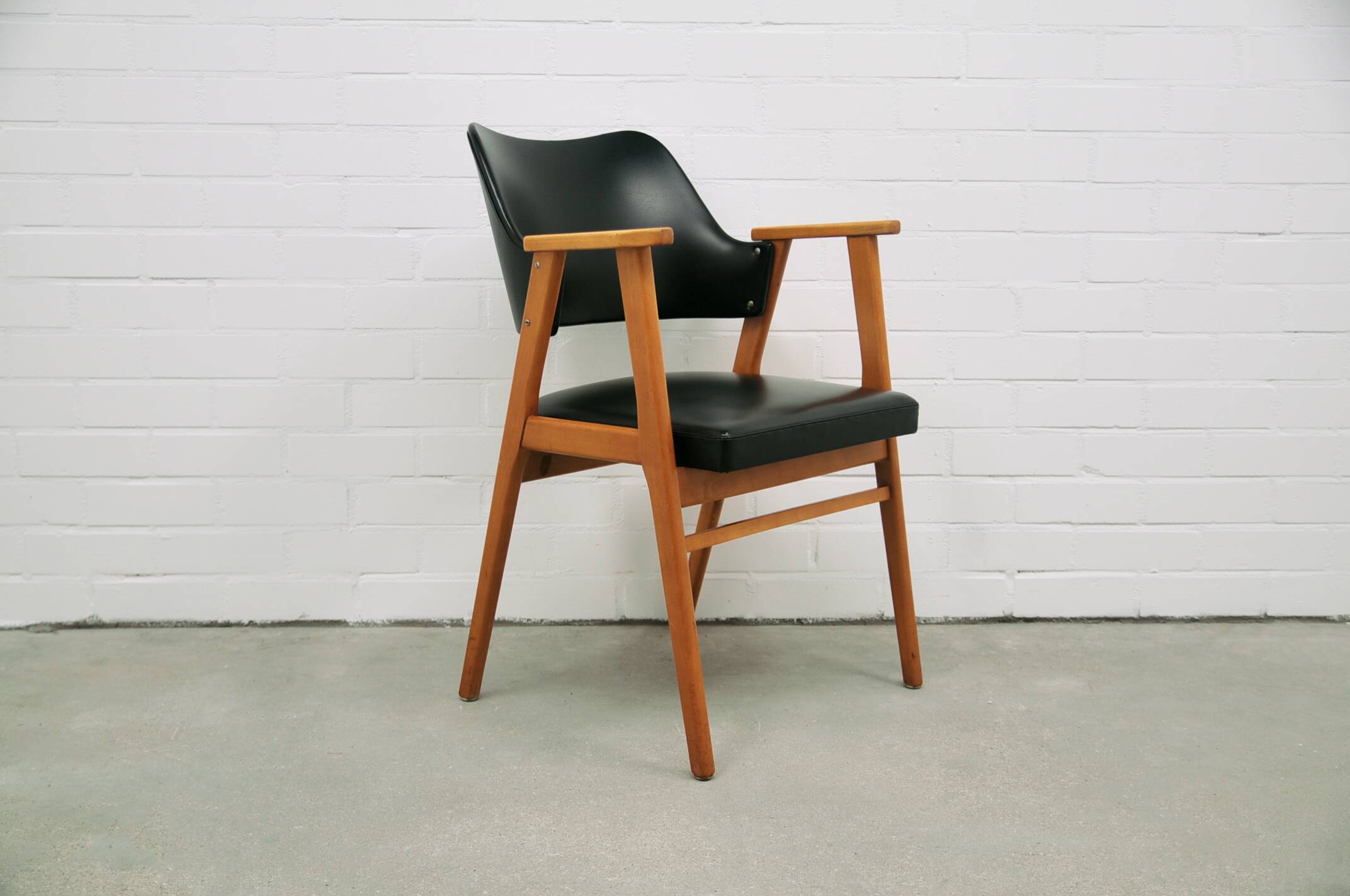 Vintage chair with skai armrests