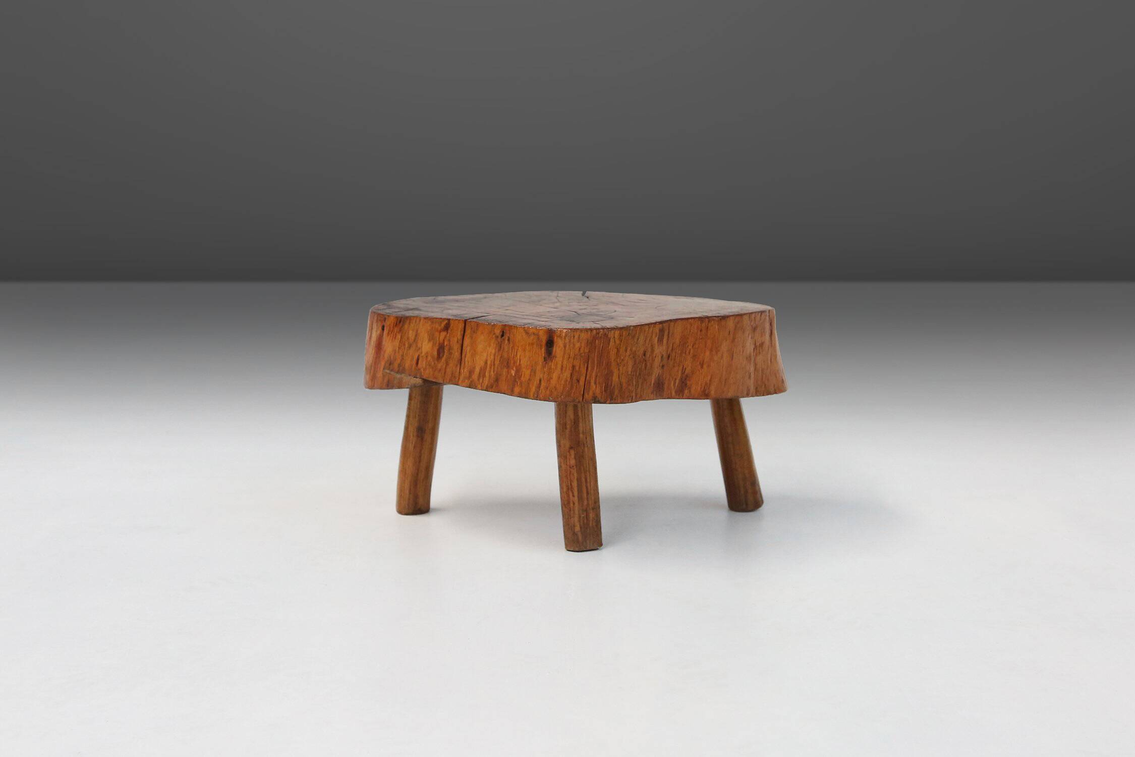 Rustic low Wooden tripod tree trunk Side Table, Belgium ca. 1900