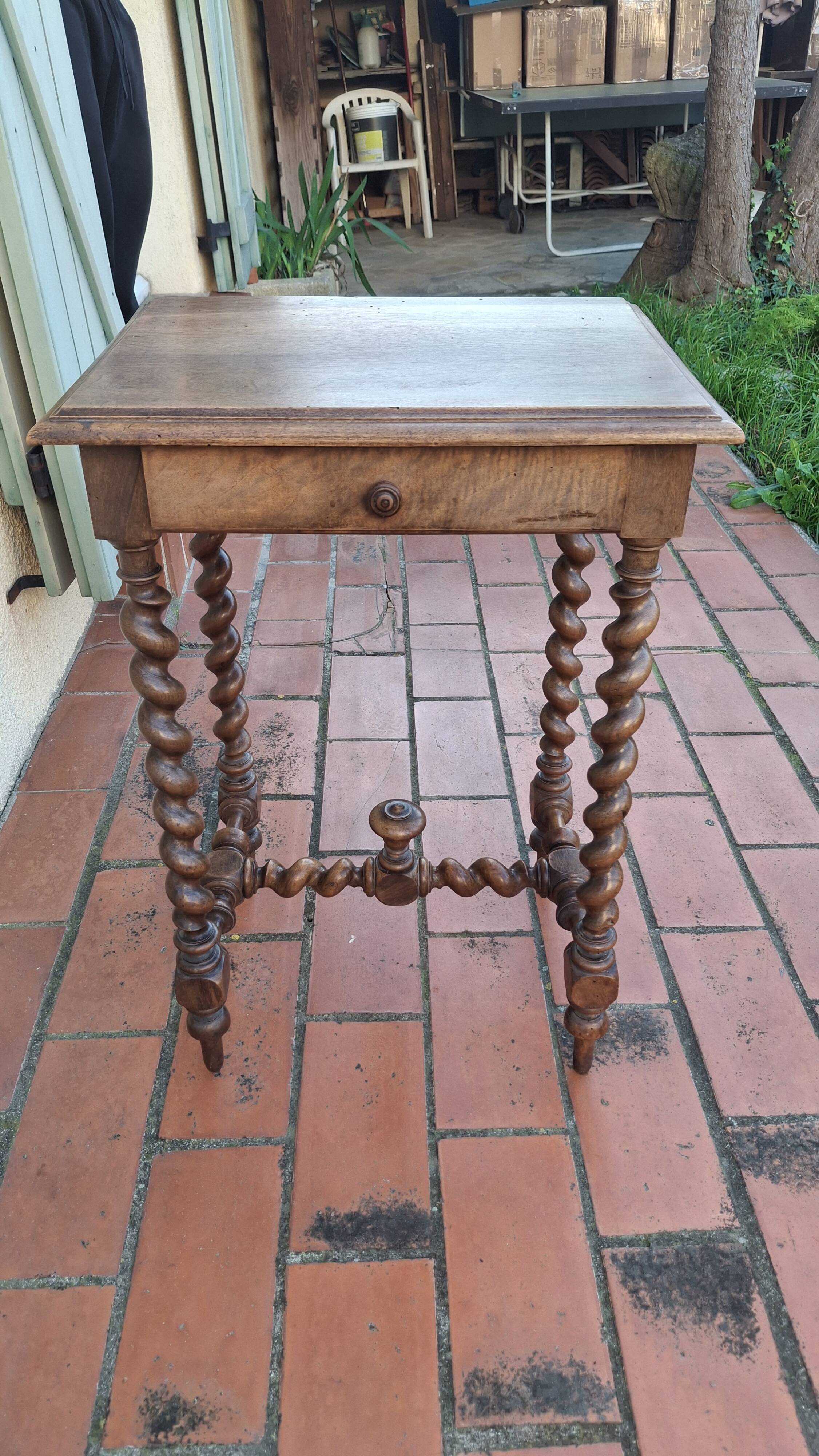 Side table, Louis XIII style console in walnut.