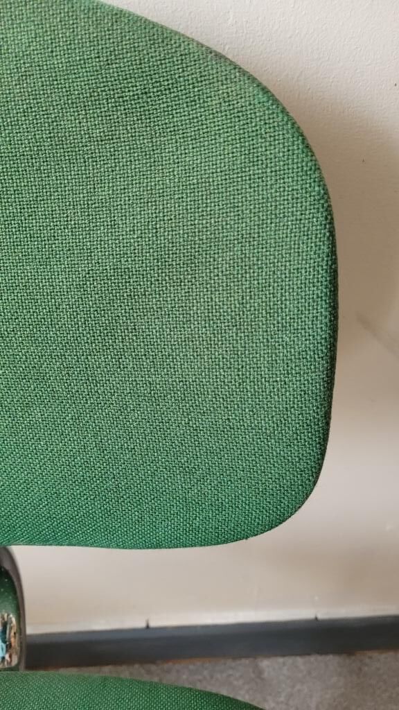 Set of 4 green chairs in Strafor steelcase fabric