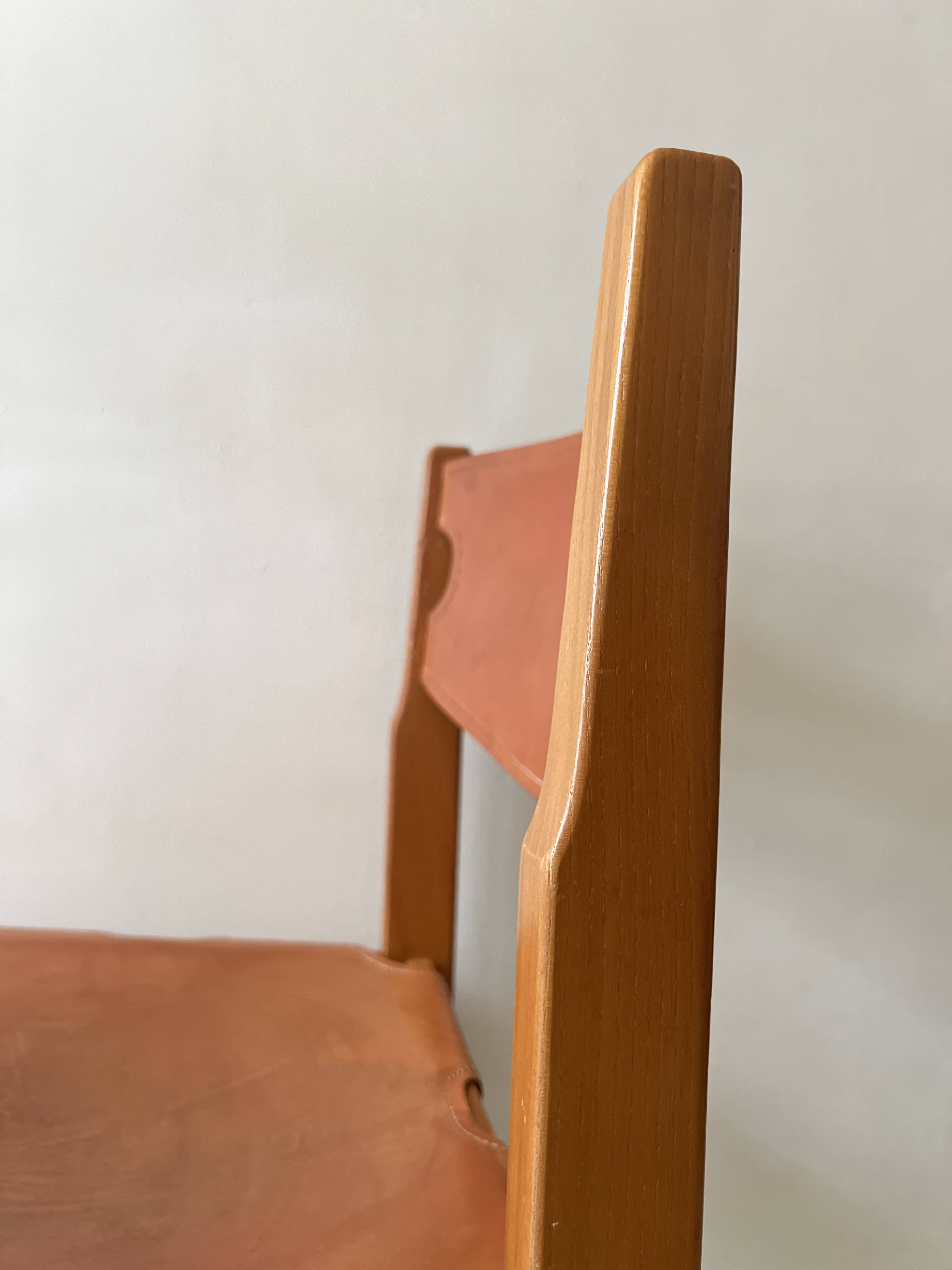 Chaise en bois d'orme et cuir camel Maison Regain, design France