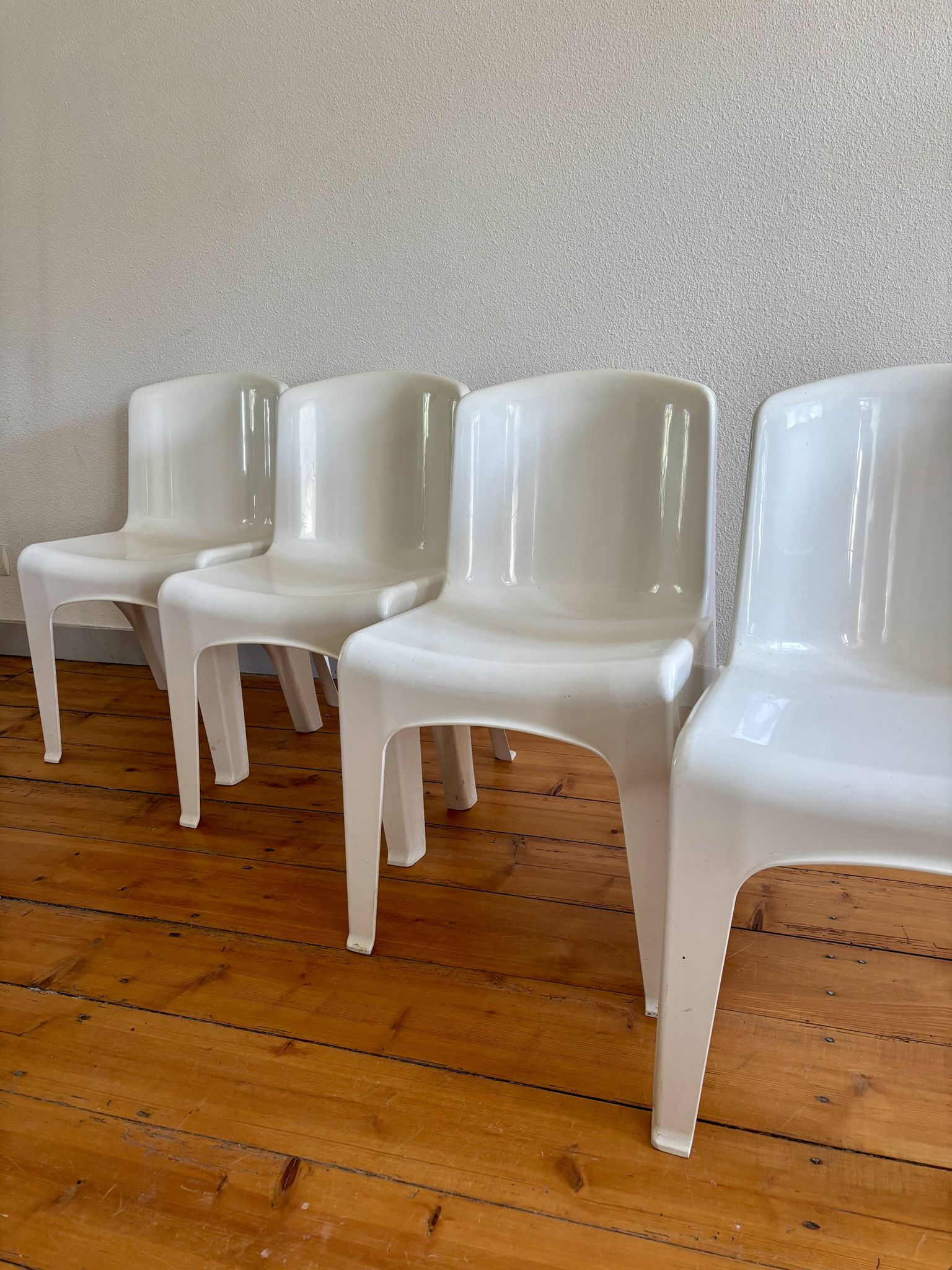 Set of 4 Gilac chairs from 1970.