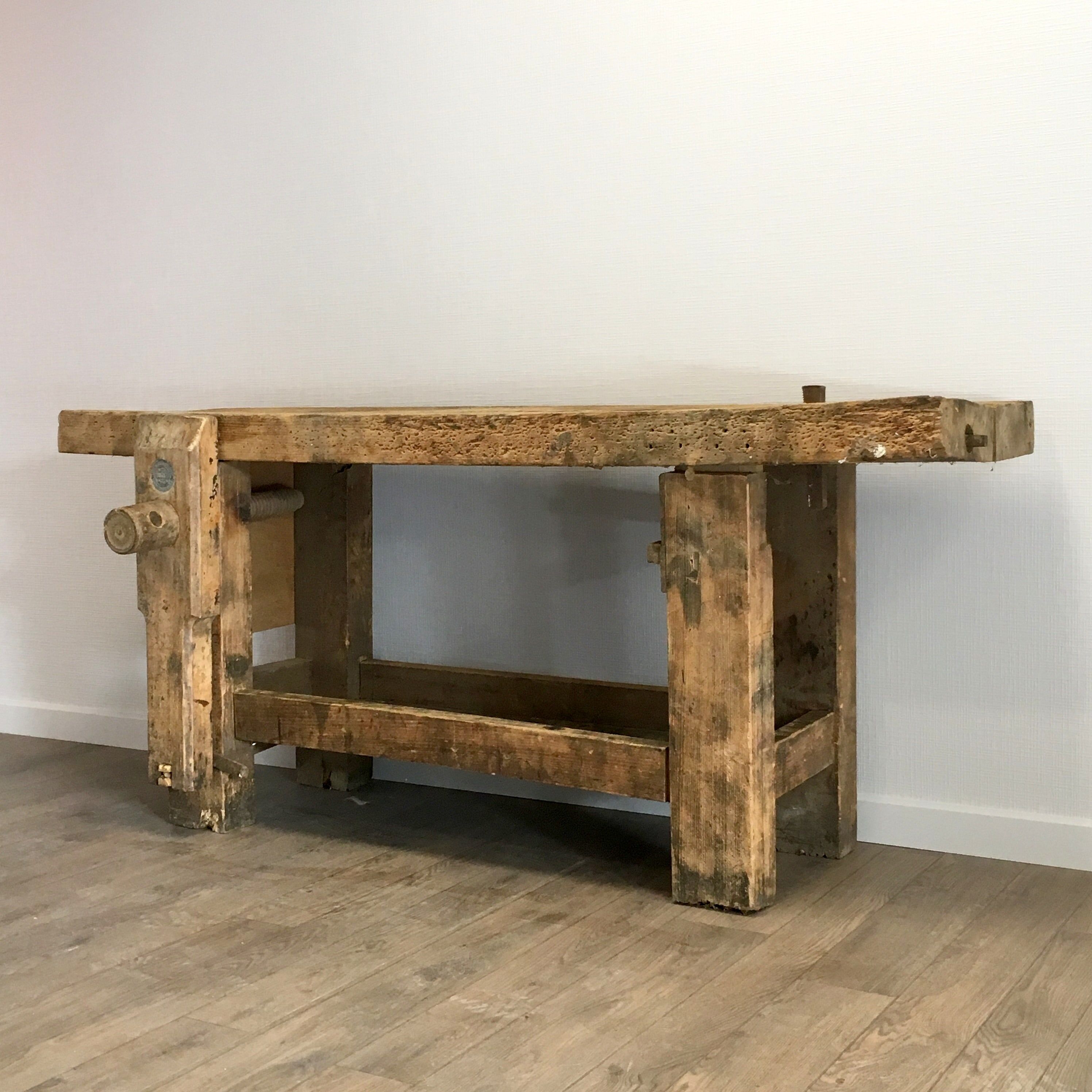 Ancien établi en bois