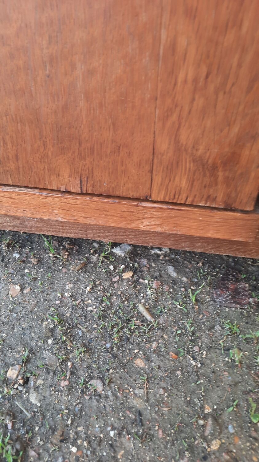 Asymmetrical cabinet