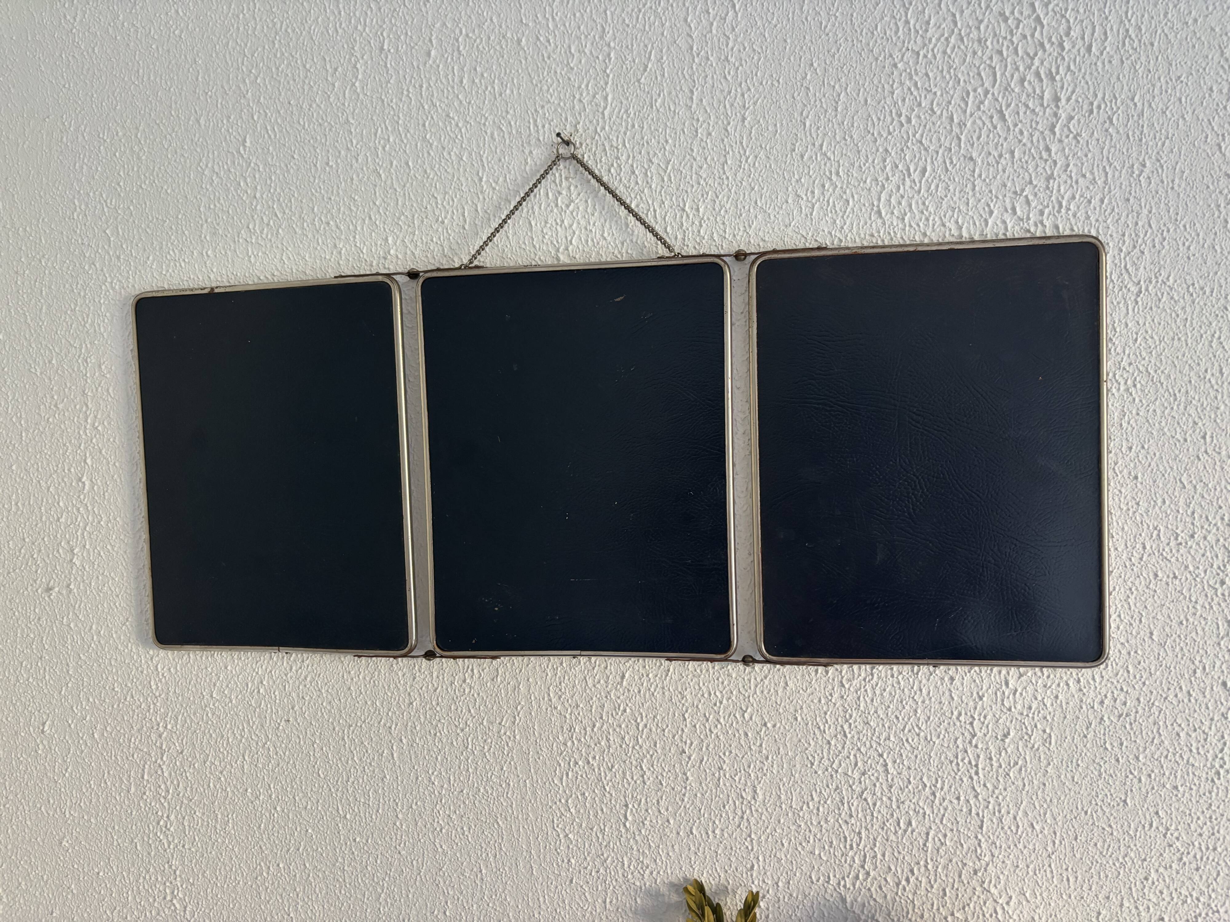 Miroir triptyque de barbier en simili cuir bleu, 1950