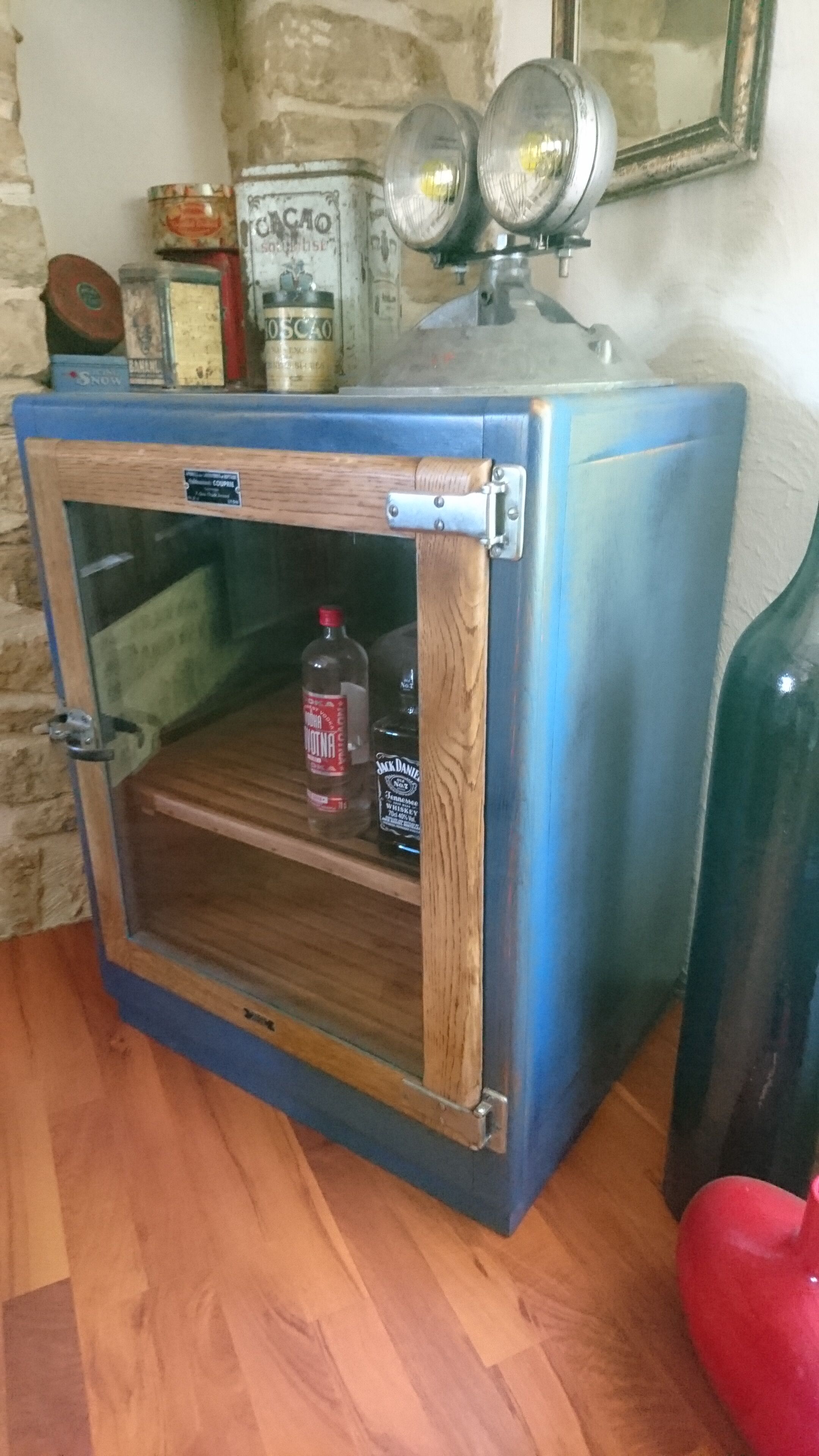 Meuble de laboratoire ancien