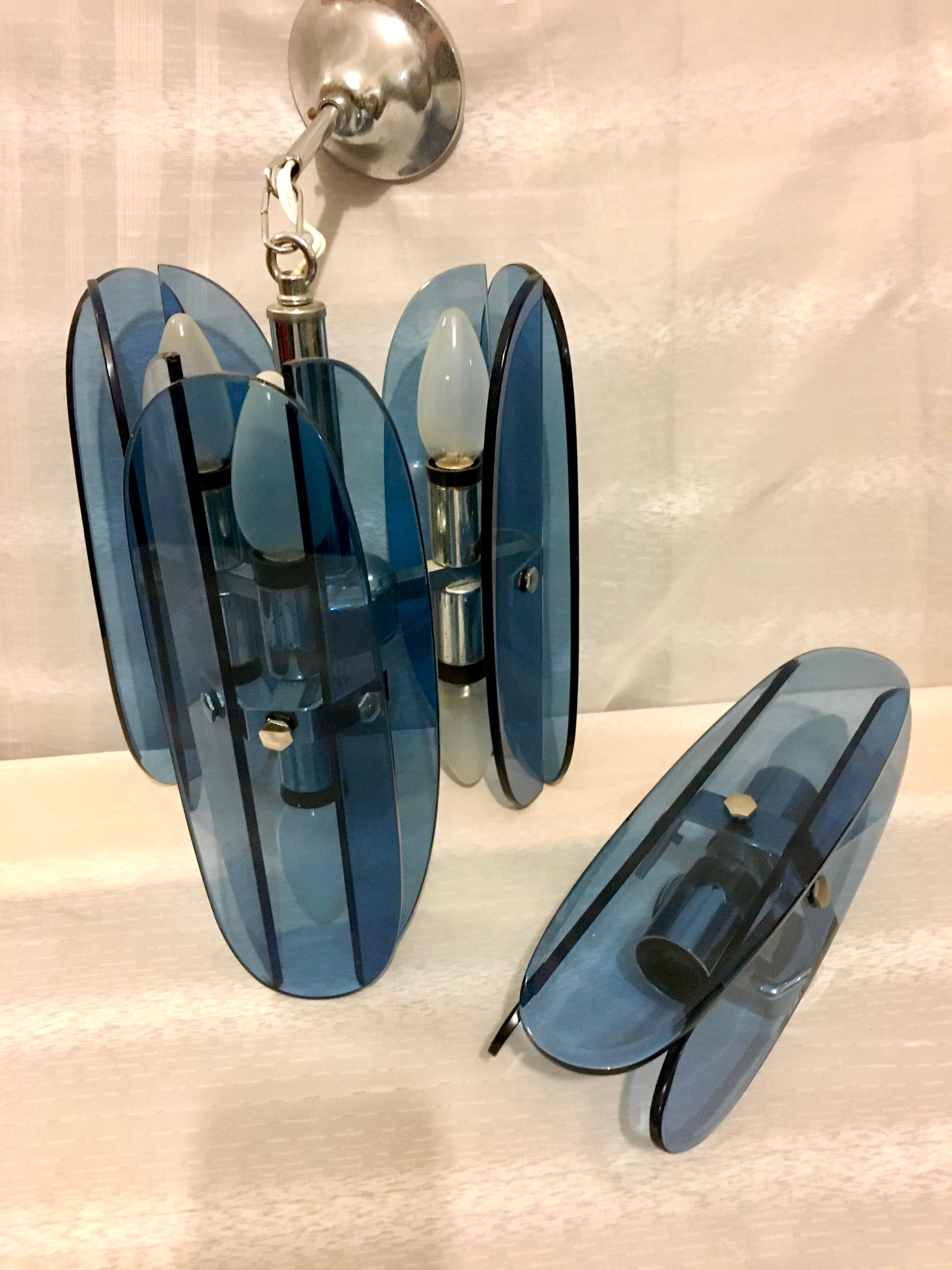 Lustre et applique en verre bleu