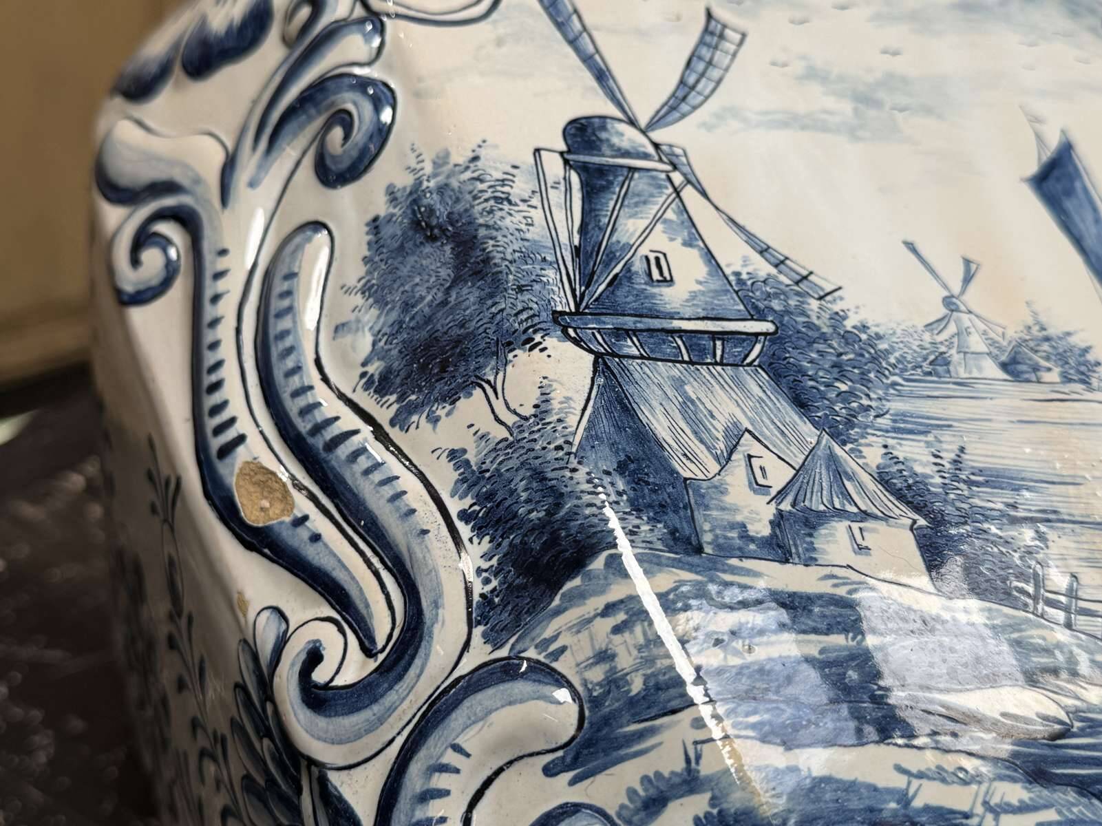 Large baluster vase with parrot - Holland, Delft 19th century
