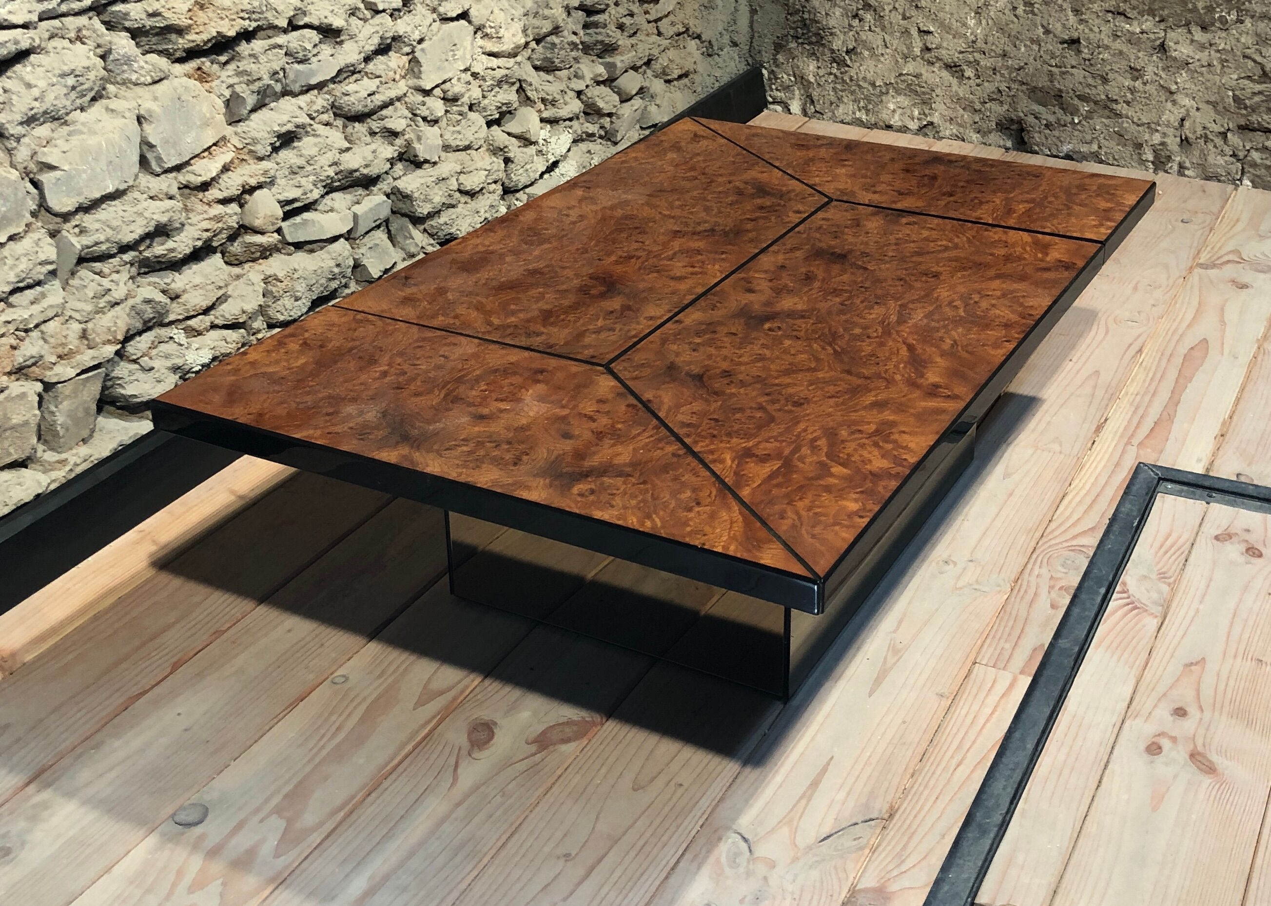 Table basse bar cocktail caché en loupe d'orme de Paul Michel, 1970 Roche Bobois