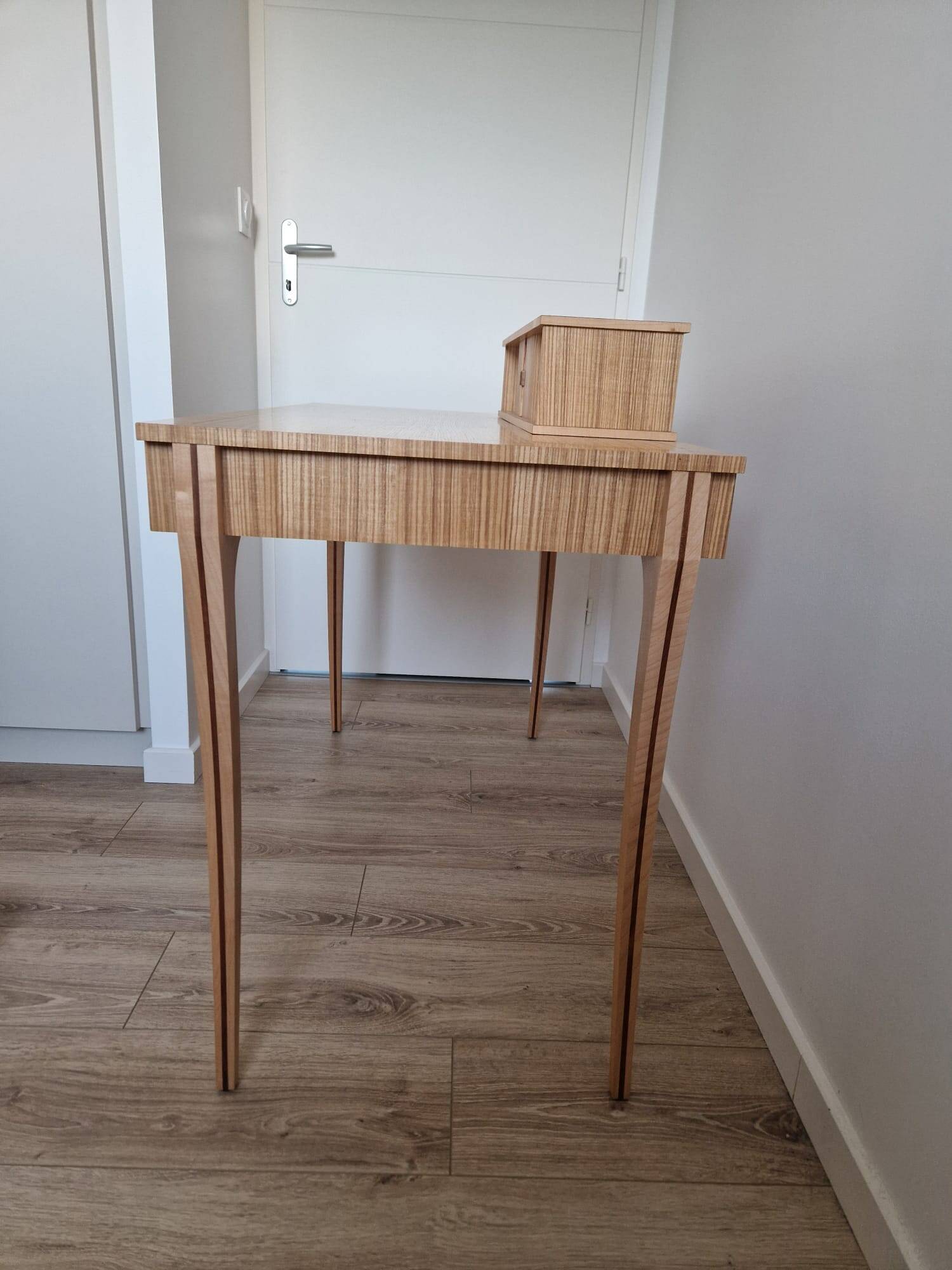 Bureau comtemporain avec son gradin