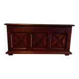 Neo-Basque style chest