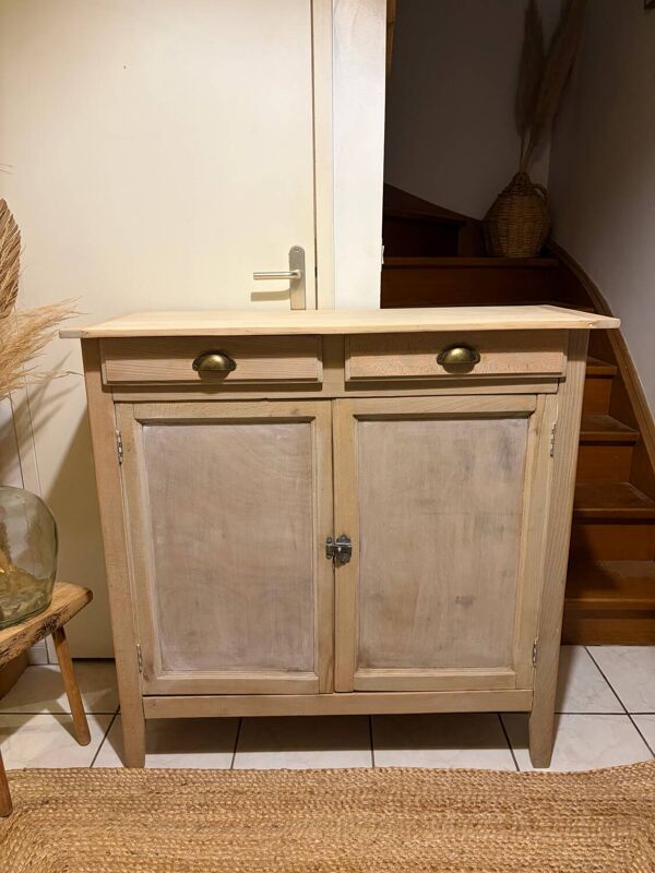 Buffet parisien en bois brut