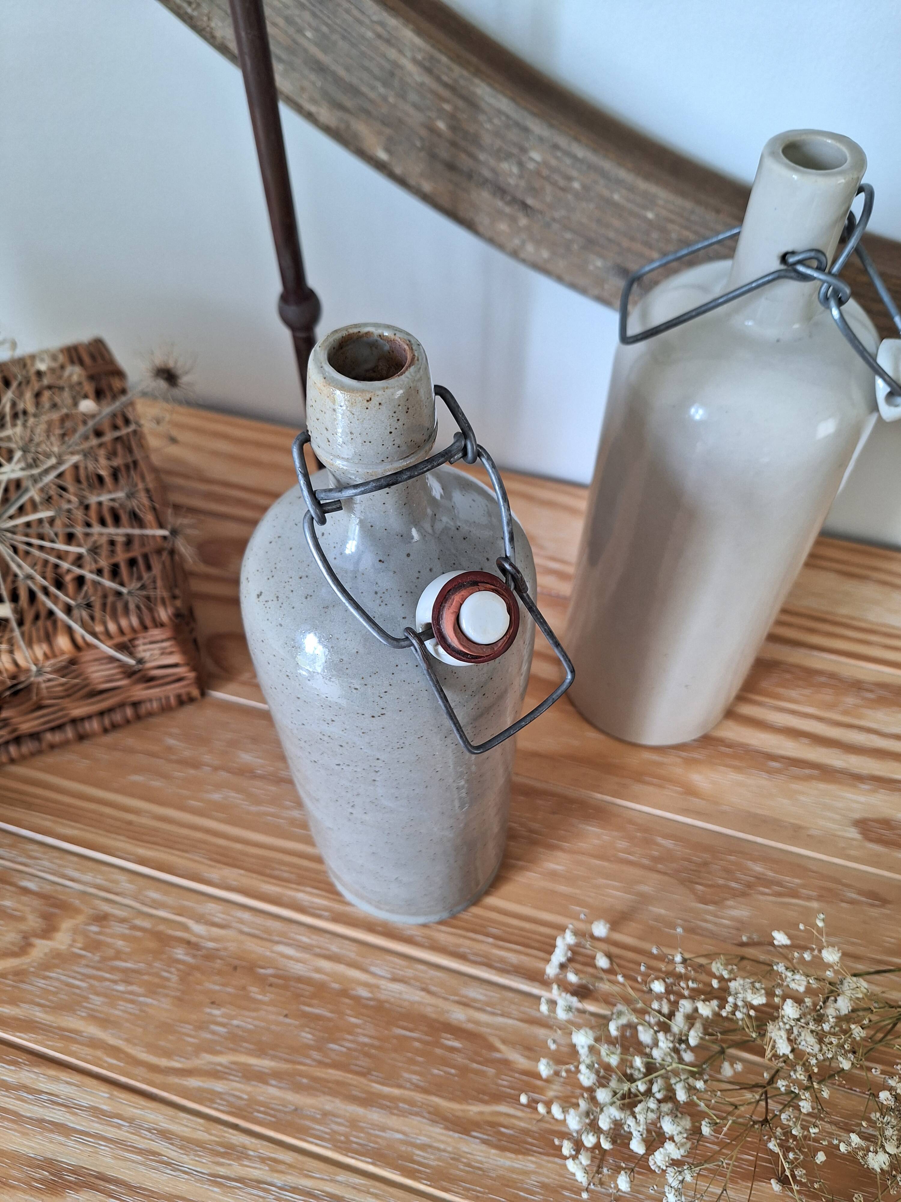 Bouteille en grès vintage