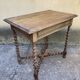 Bureau  entretoises et pieds torsadées - style Louis XIII