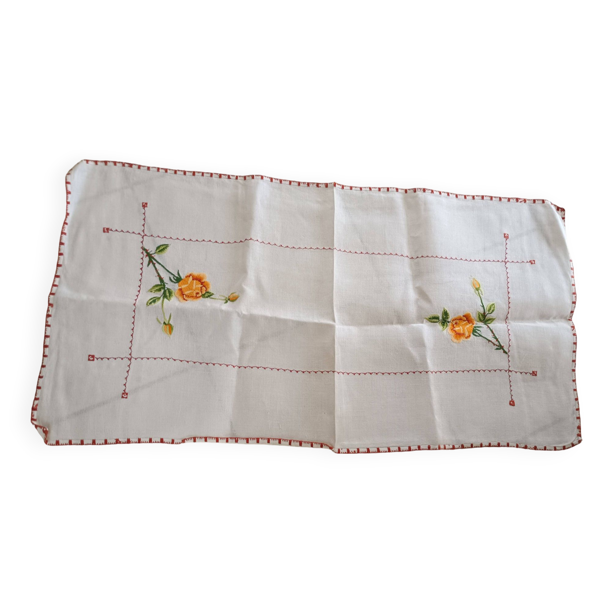 Table centerpiece, hand embroidered.