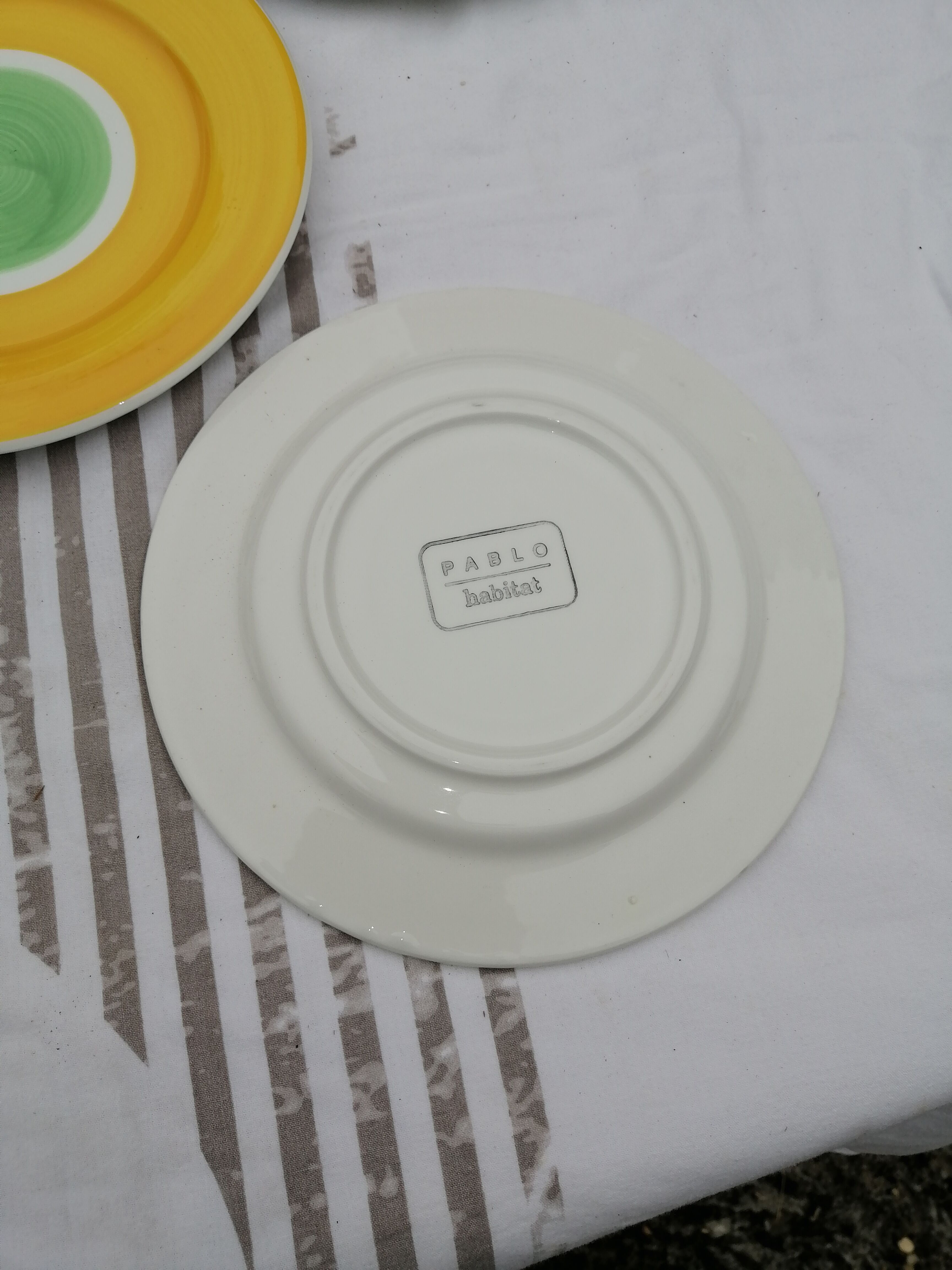 Yellow and green dessert plates