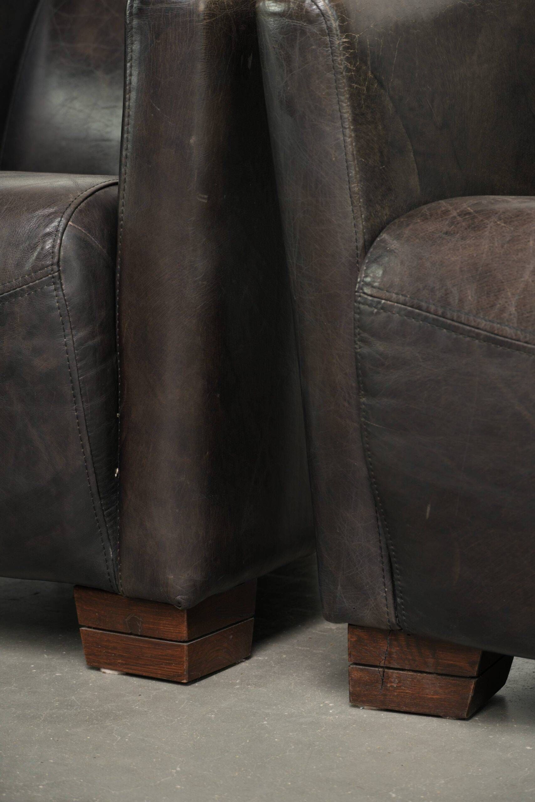 Ensemble vintage de 2 fauteuils en cuir de vachette au design Aviateur.