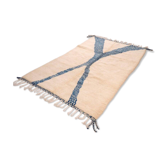 Traditional handmade Berber rug, size 150 x 250 cm