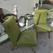 Pair of vintage armchairs with tapered legs from the 1950s.